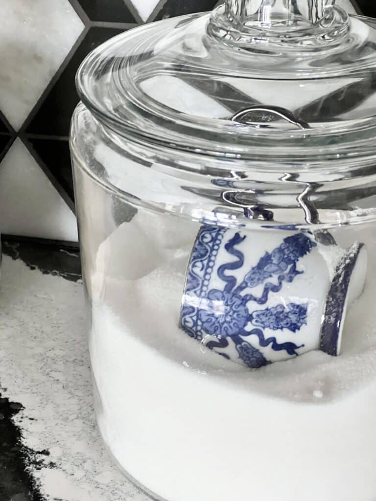 What to Put in Decorative Glass Jars in the Kitchen - Sonata Home