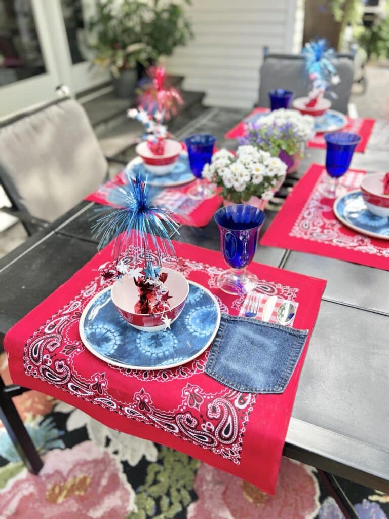 A patriotic table setting for Indpendence Day.