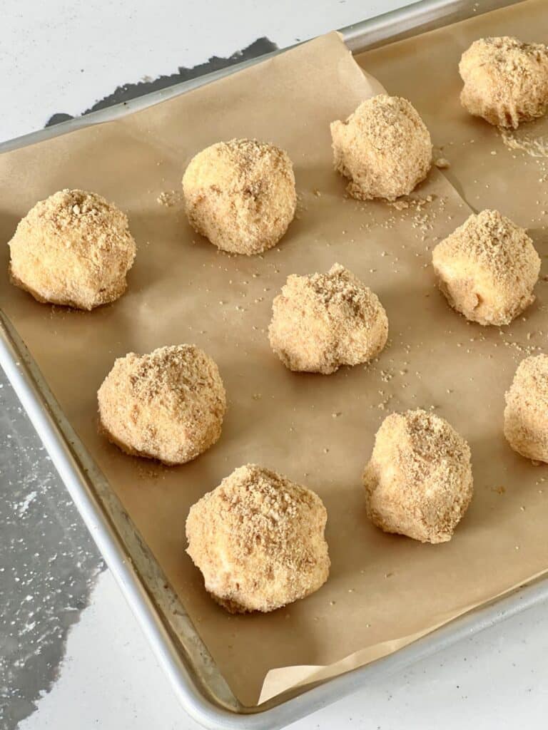 Ice cream balls covered with crunchy outer coating.