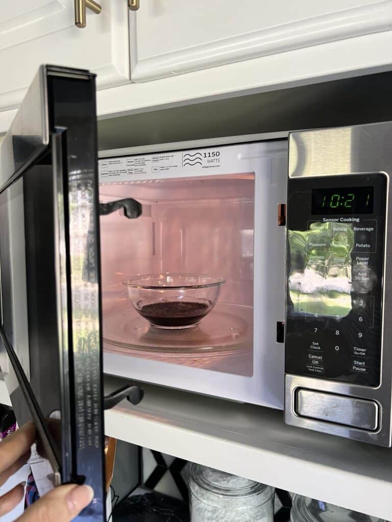 How to dry coffee grounds: microwaving dried grounds with water in the microwave.