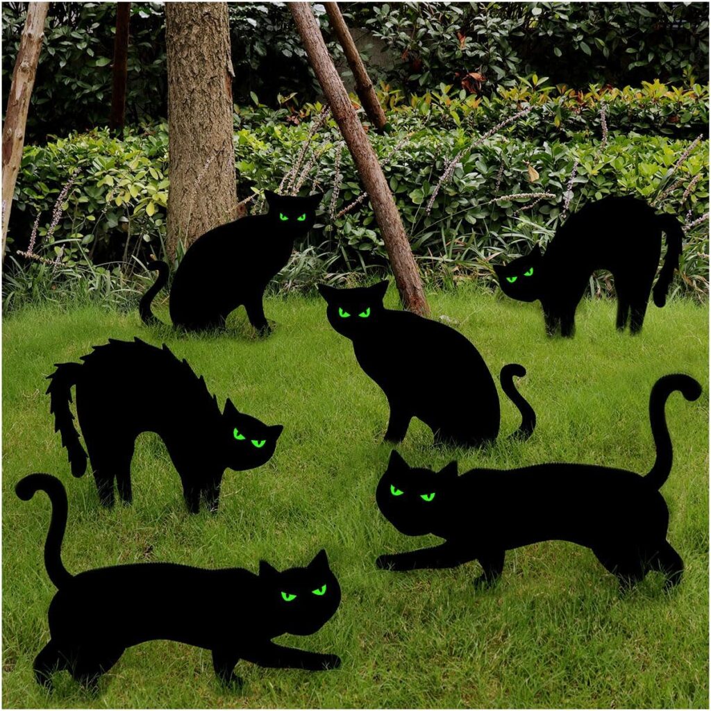 Black yard cat decor from Amazon.