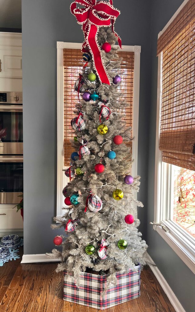 A Christmas tree in DIY Christmas tree collar idea.