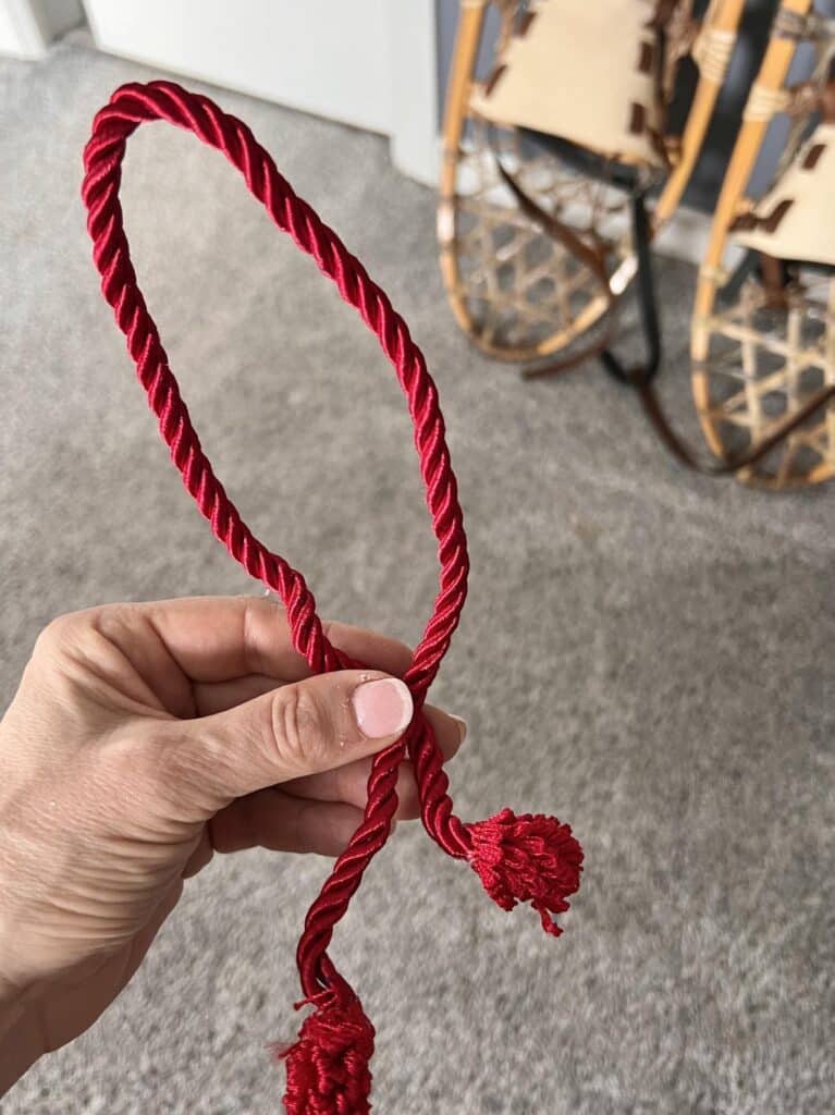 A red twist tie.