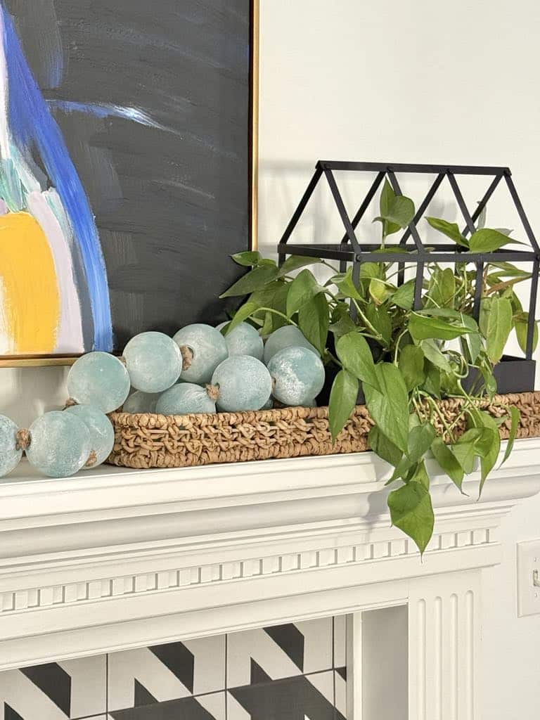 Simple and Chic: Spring Fireplace Mantel Decor Ideas